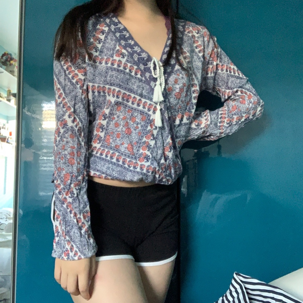 🦋Boho peasant Floral long sleeve wrapped crop top
